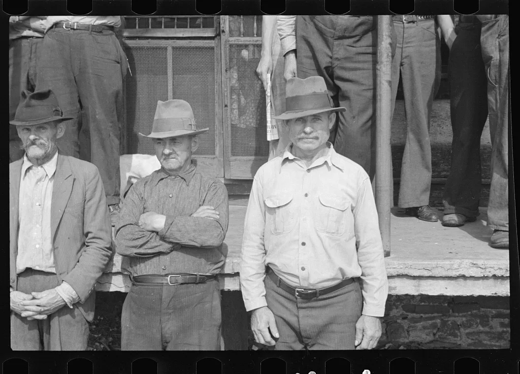 [Untitled photo, possibly related to: Prospective homesteaders, in…, Pennsylvania, 1935