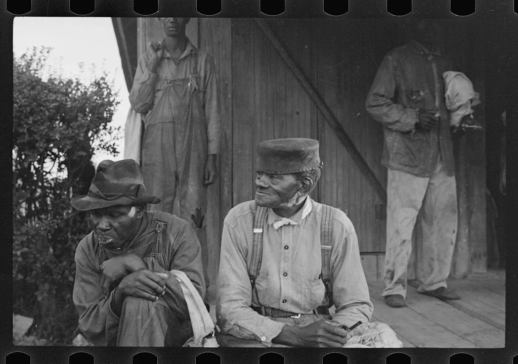 Cotton pickers at 6:30 a.m., Alexander plantation, Pulaski County,…, Arkansas, 1935