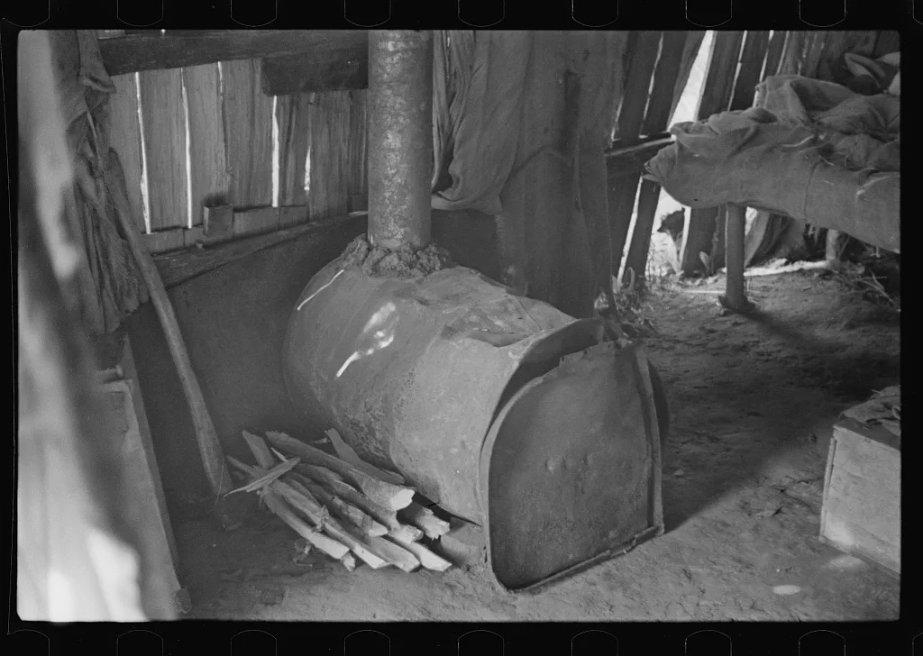 Stove made out of old oil can, squatter's camp, Arkansas, 1935