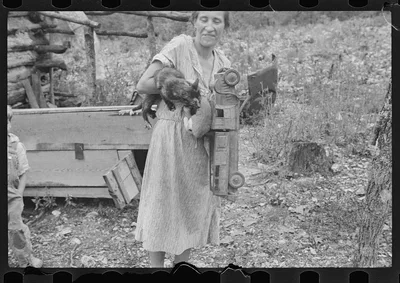 [Untitled photo, possibly related to: Wife and child of sharecropper,…, Arkansas, 1935