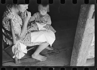 [Untitled photo, possibly related to: Ozark children, Arkansas], 1935