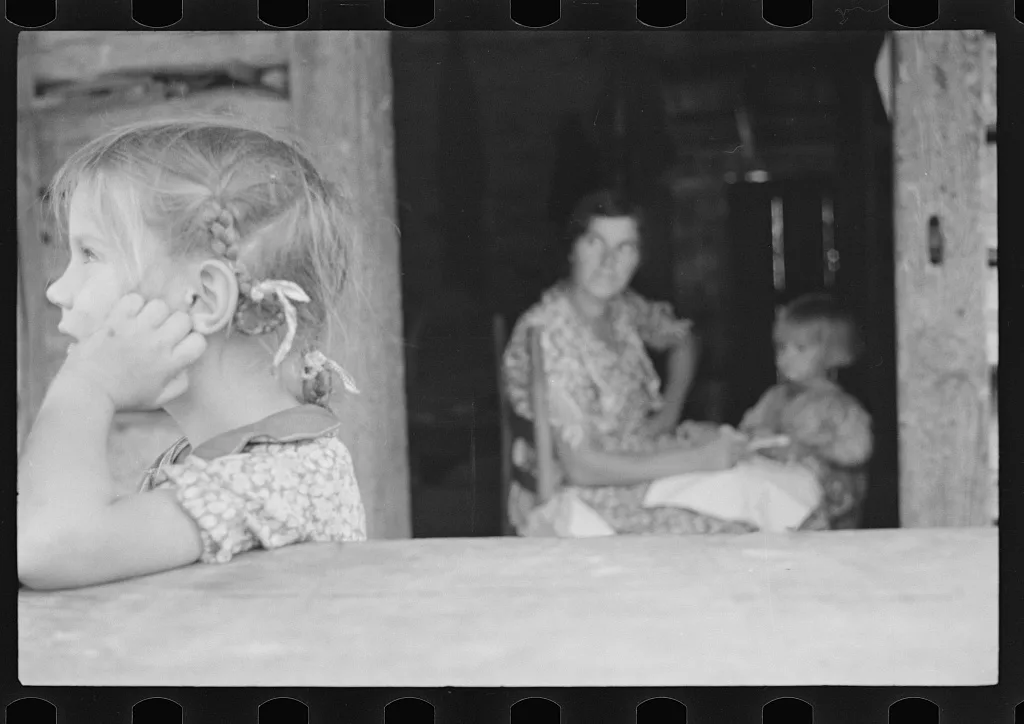 [Untitled photo, possibly related to: Ozark children, Arkansas], 1935
