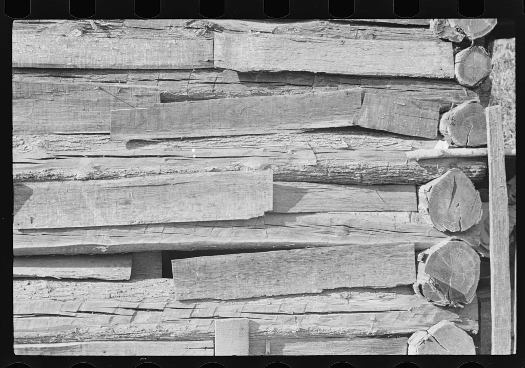 Outer wall detail, home of destitute mountaineer, Ozark Mountains,…, Arkansas, 1935