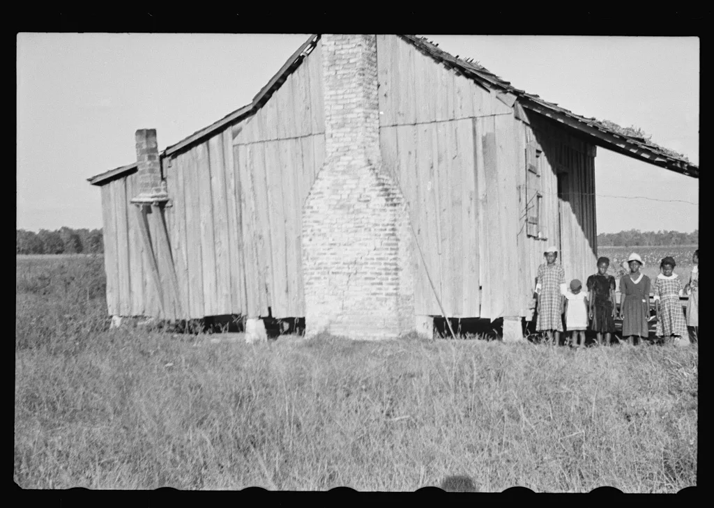 [Untitled photo, possibly related to: Home of tenant farmer, Arkansas], 1935