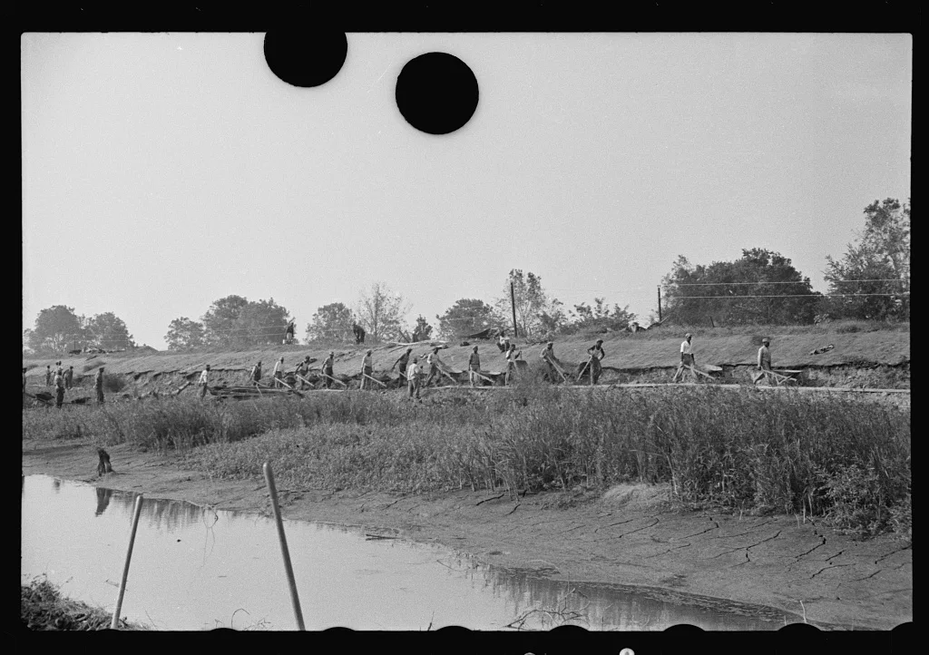 [Untitled photo, possibly related to: Levee workers, Plaquemines…, Louisiana, 1935