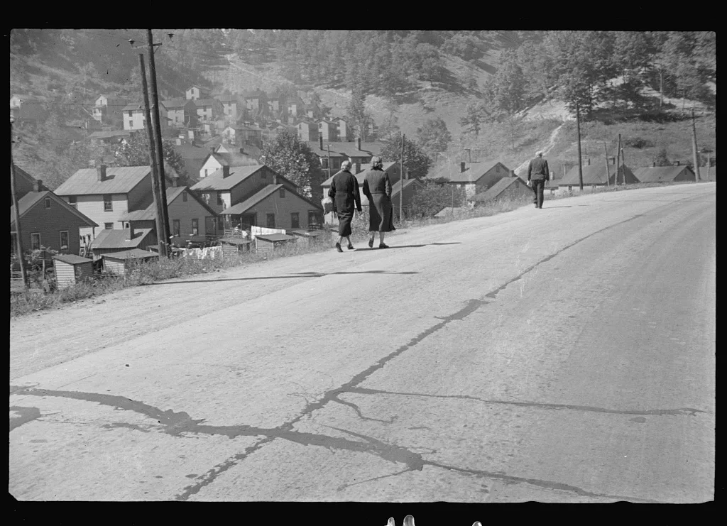 [Untitled photo, possibly related to: Omar, West Virginia], 1935