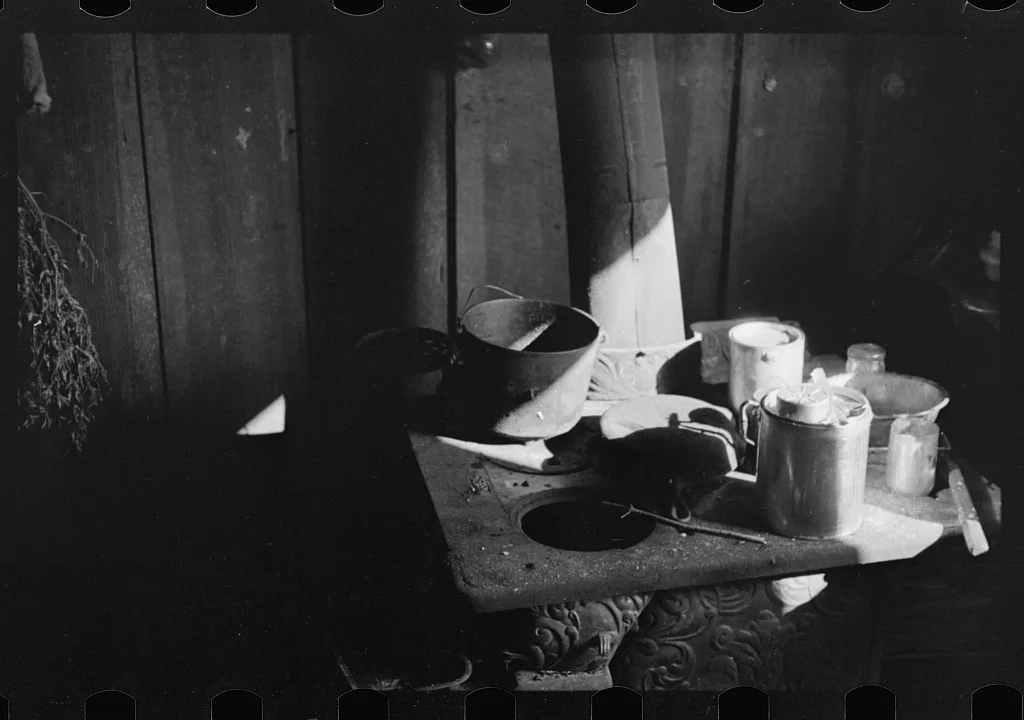 Hammond, Louisiana. A stove in the home of a strawberry picker, 1935
