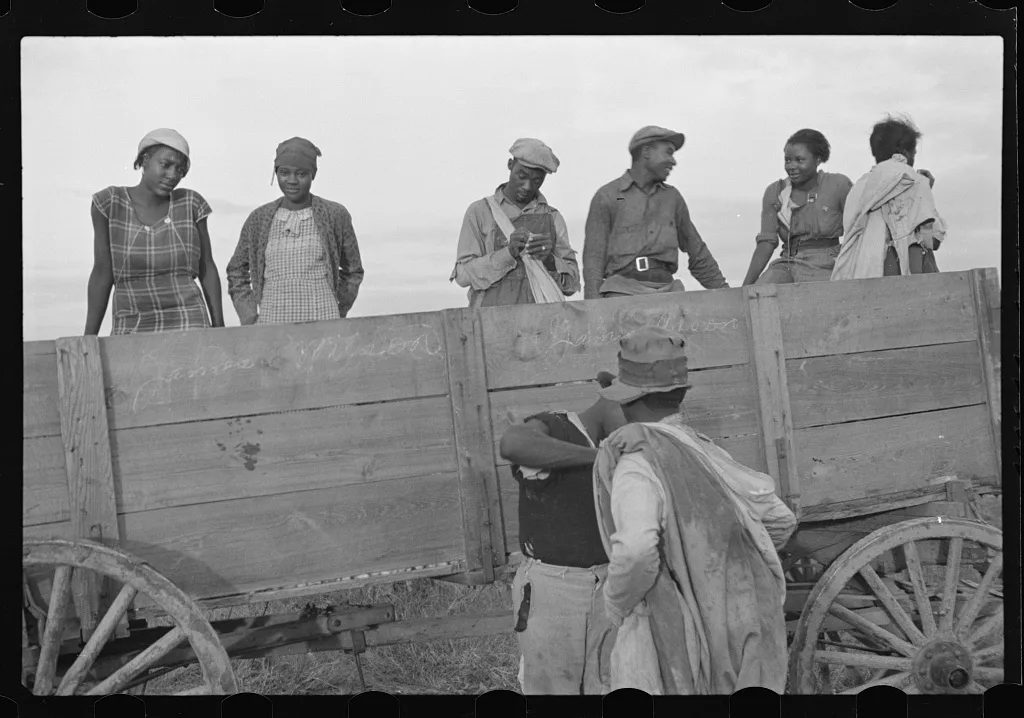 Cotton pickers at end of day's work, Pulaski County, Arkansas, 1935