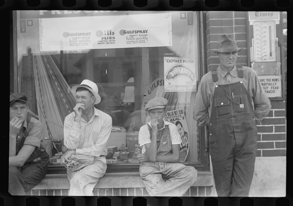 [Untitled photo, possibly related to: Men loafing in Crossville,…, Tennessee, 1937