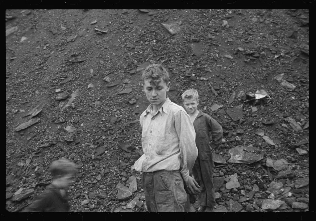 [Untitled photo, possibly related to: Young boys salvaging coal from…, Pennsylvania, 1937