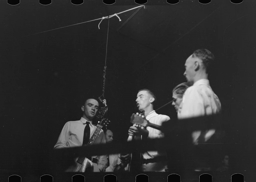 [Untitled photo, possibly related to: Lovengood sisters, Asheville,…, North Carolina, 1937