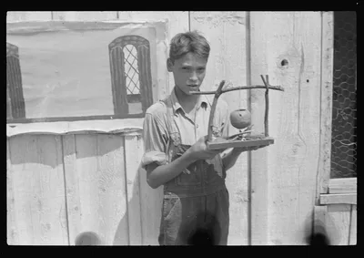[Untitled photo, possibly related to: Puppeteers, Red House, West…, West Virginia, 1937