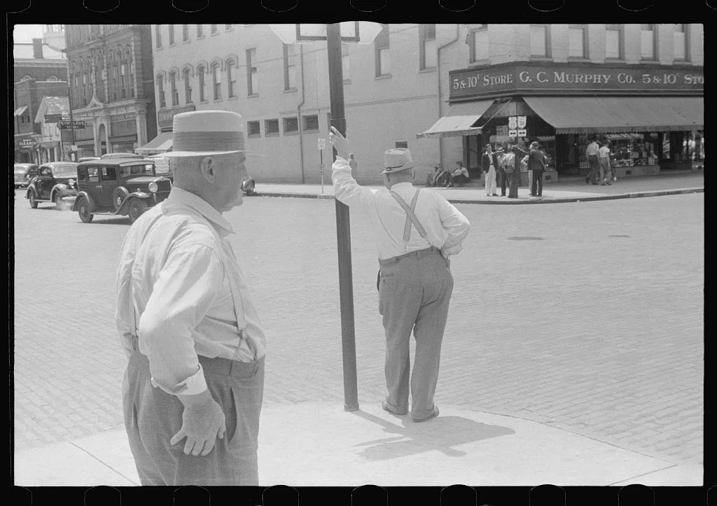 [Untitled photo, possibly related to: Street scene, Circleville, Ohio…, 1938