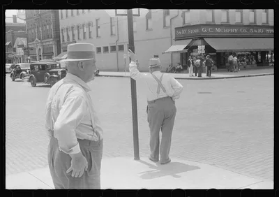 [Untitled photo, possibly related to: Street scene, Circleville, Ohio…, 1938