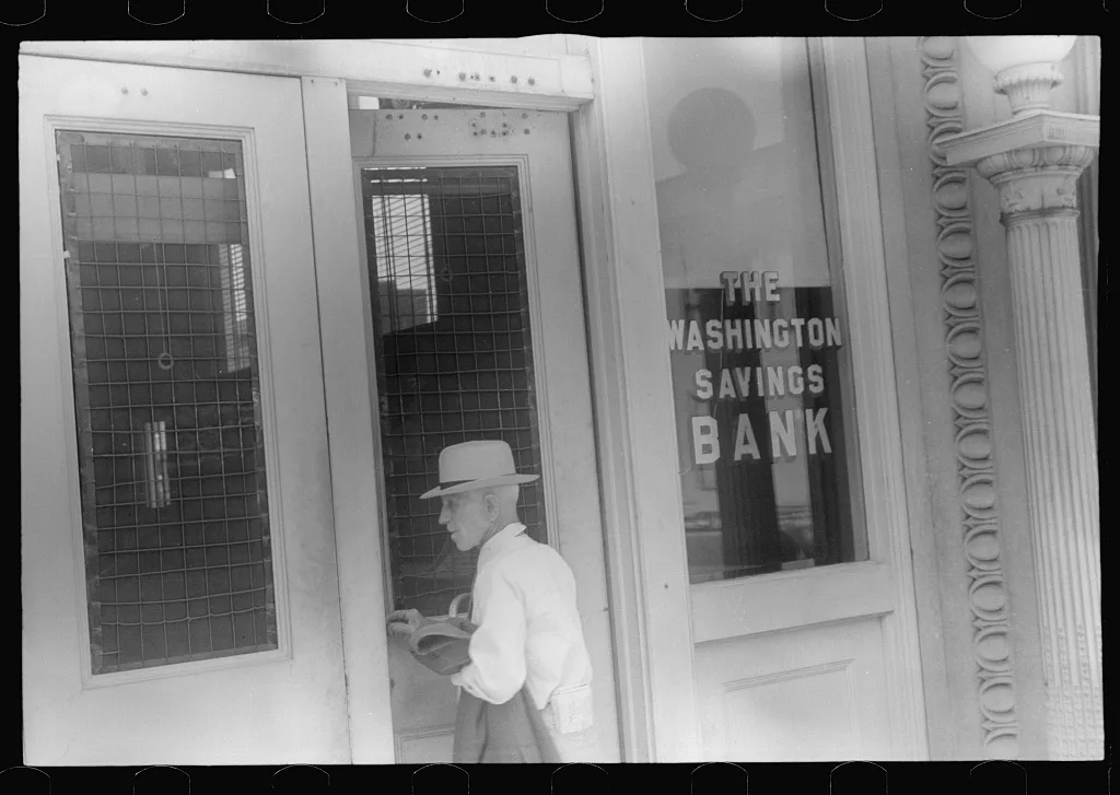 [Untitled photo, possibly related to: Street scene, Washington Court…, Ohio, 1938