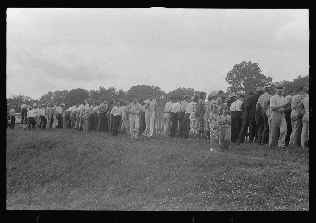 Crowd at horse race, Lancaster, Ohio, 1938