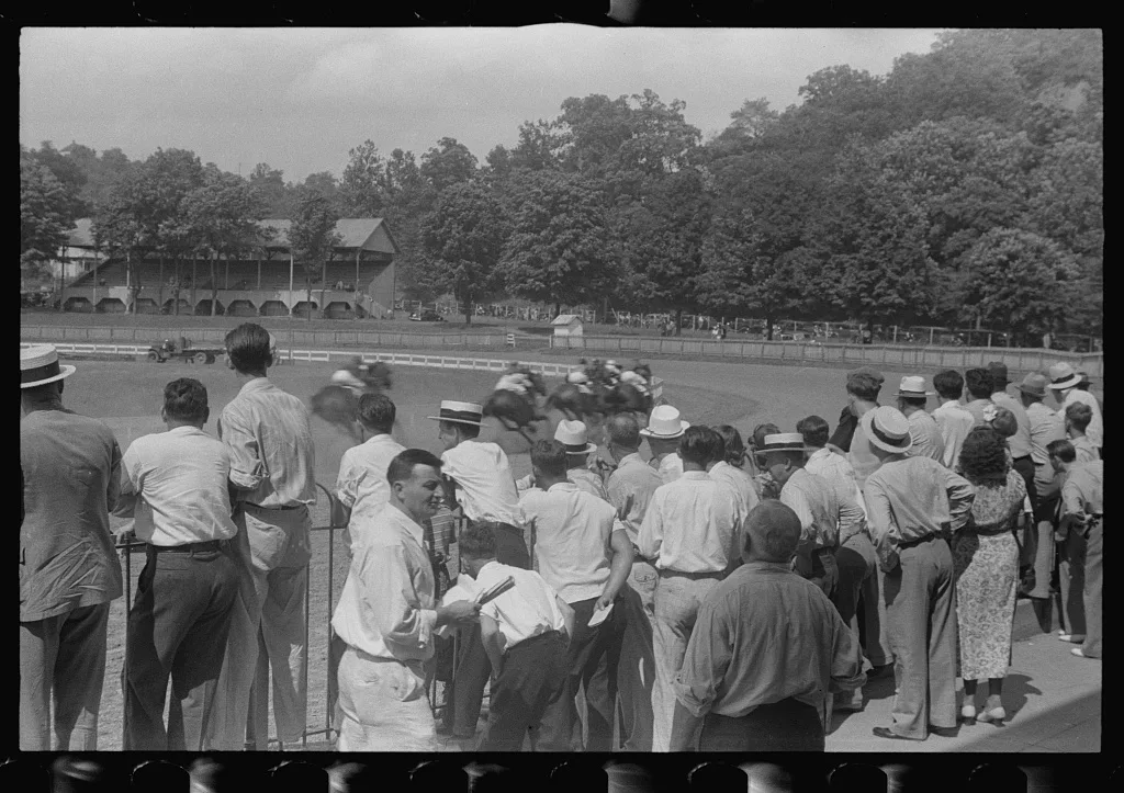 Horse race, Lancaster, Ohio, 1938