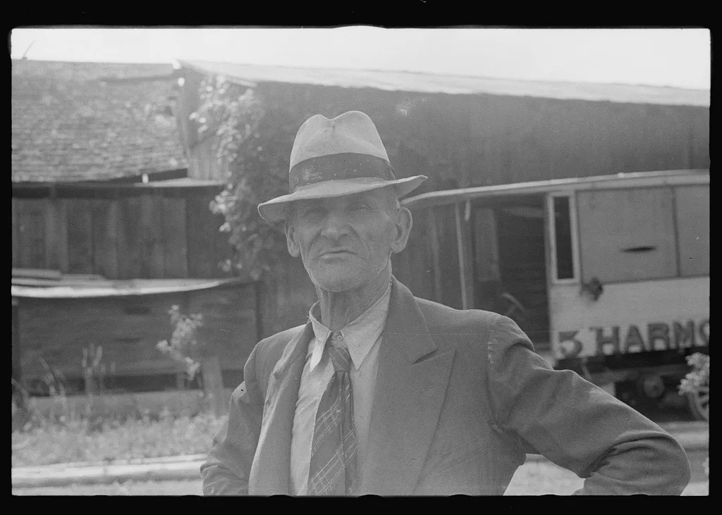 [Untitled photo, possibly related to: Part of a circus stranded since…, Illinois, 1938