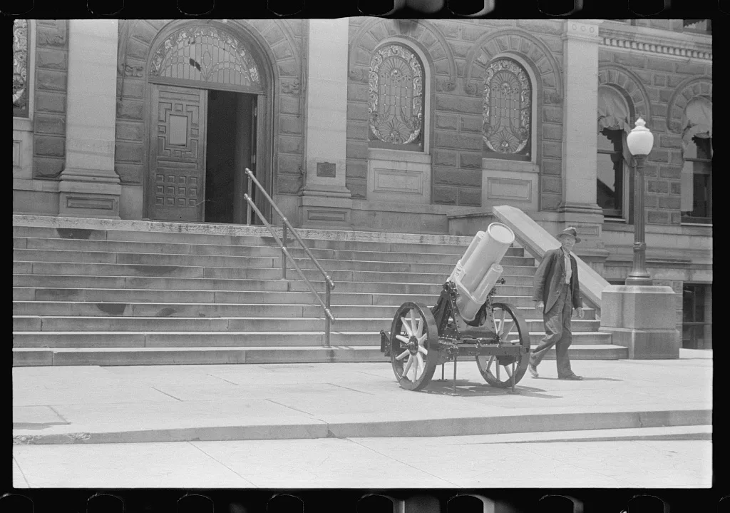 [Untitled photo, possibly related to: Courthouse, Circleville, Ohio], 1938