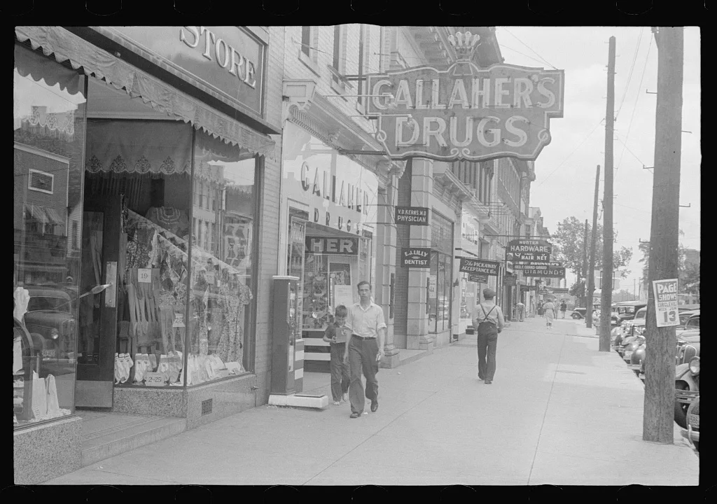 Main and Court Streets, Circleville, Ohio (see general caption), 1938