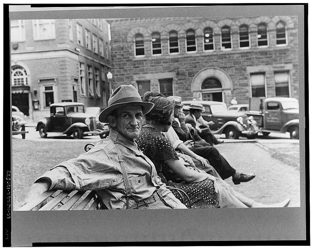 Courthouse square, Lancaster, Ohio, 1938