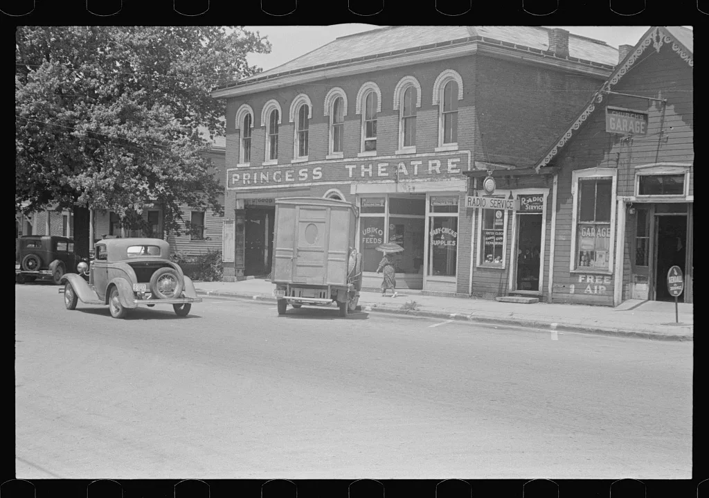 Street scene in Plain City, Ohio, 1938