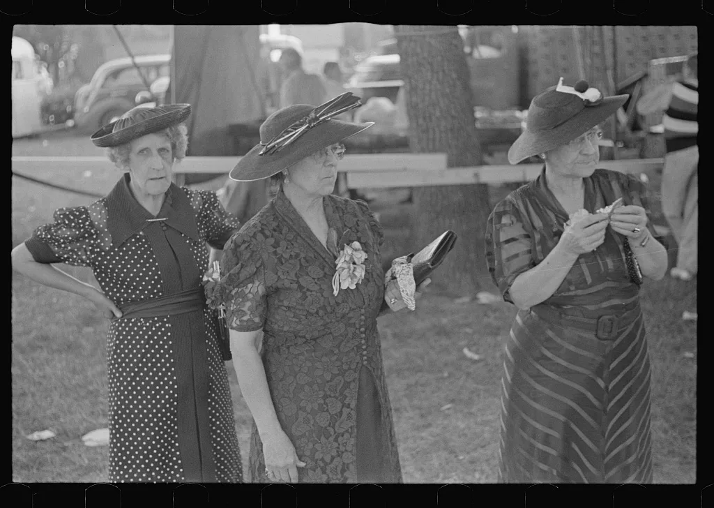 Sideshows at the July 4th celebration, Ashville, Ohio (see general…, 1938