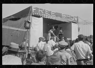 Ashville, Ohio. Sideshows at the Fourth of July celebration, 1938
