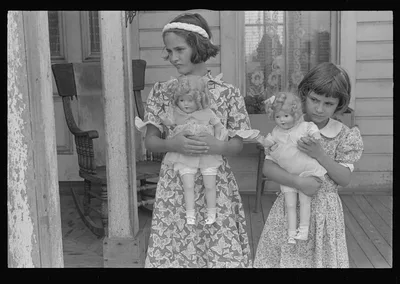 Daughters of Mr. Thaxton, near Mechanicsburg, Ohio, 1938