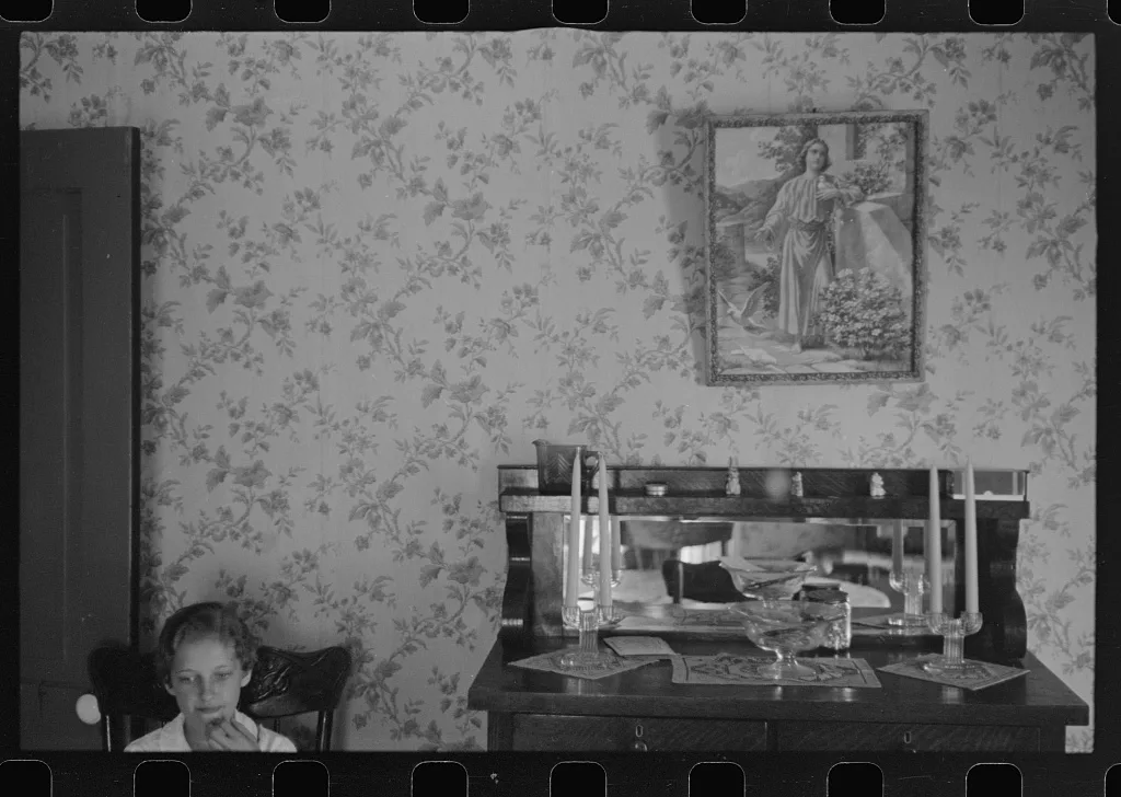 Interior scene of the Thaxton farmhouse, near Mechanicsburg, Ohio, 1938