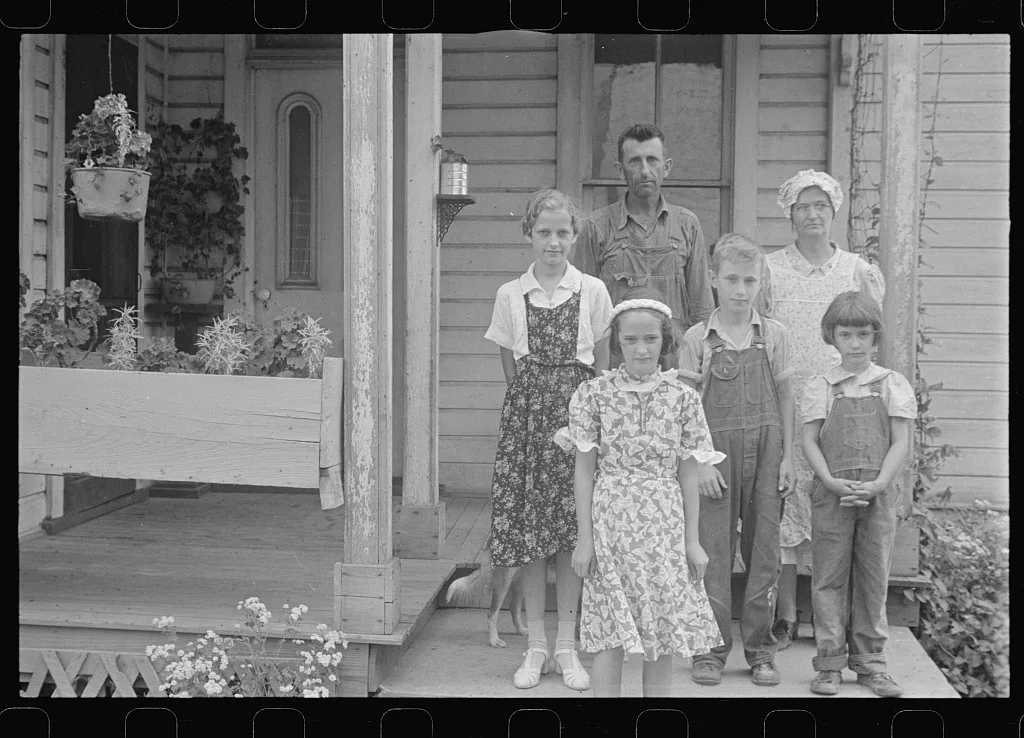 The Thaxton family, near Mechanicsburg, Ohio, 1938