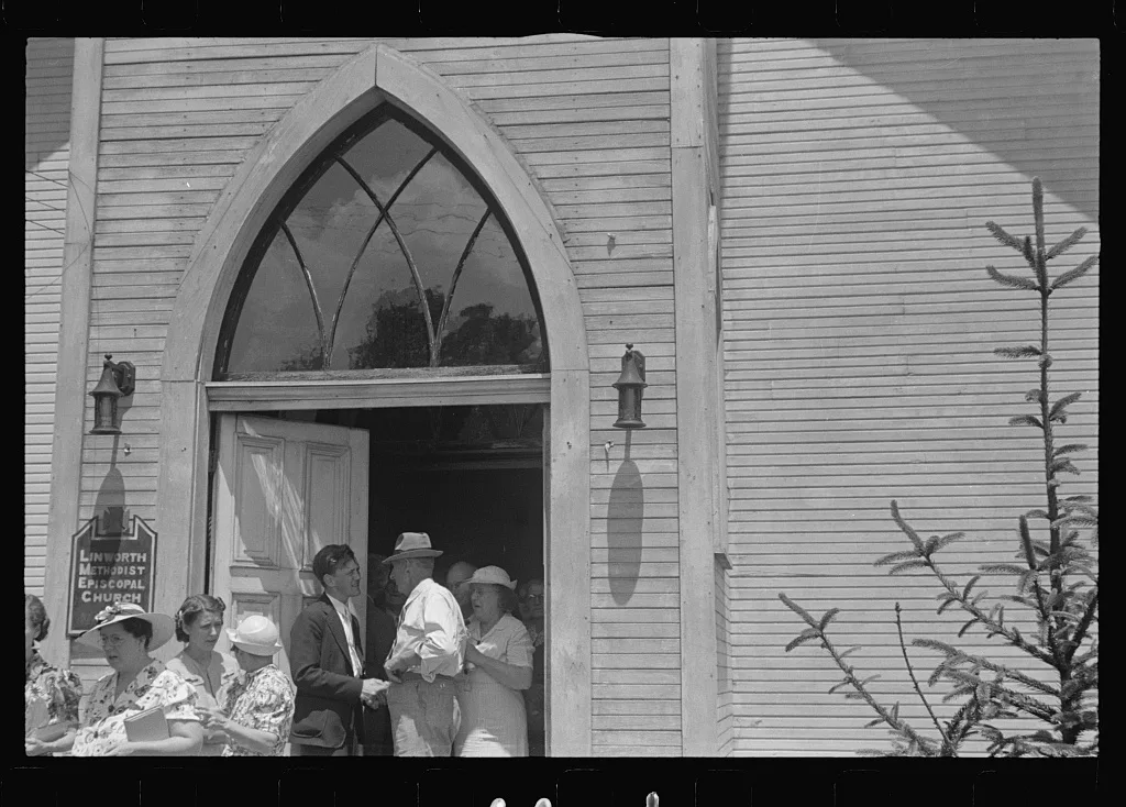 Linworth, Ohio. People leaving church, 1938