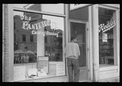 [Untitled photo, possibly related to: A cleaning and pressing shop in…, Ohio, 1938