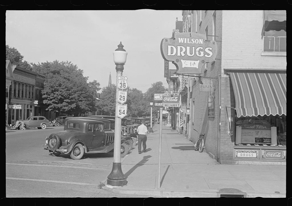 Street scene, Washington Court House, Ohio (see general caption), 1938