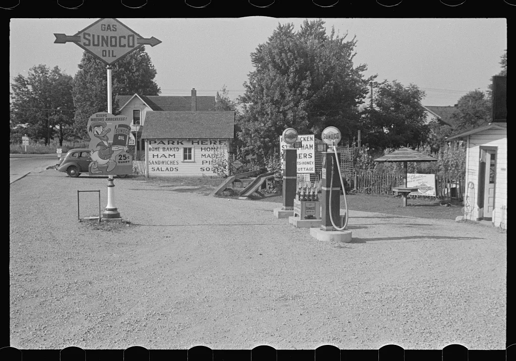 Gas station in Plain City, Ohio, 1938