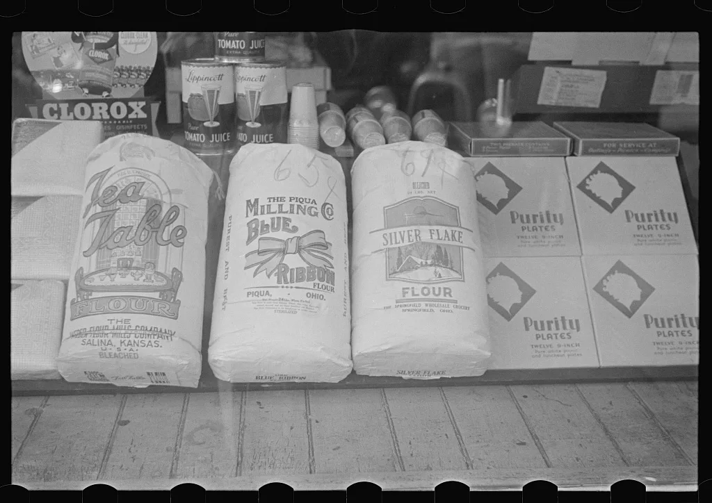 Store scene, "the roadside," Route 40, central Ohio, 1938