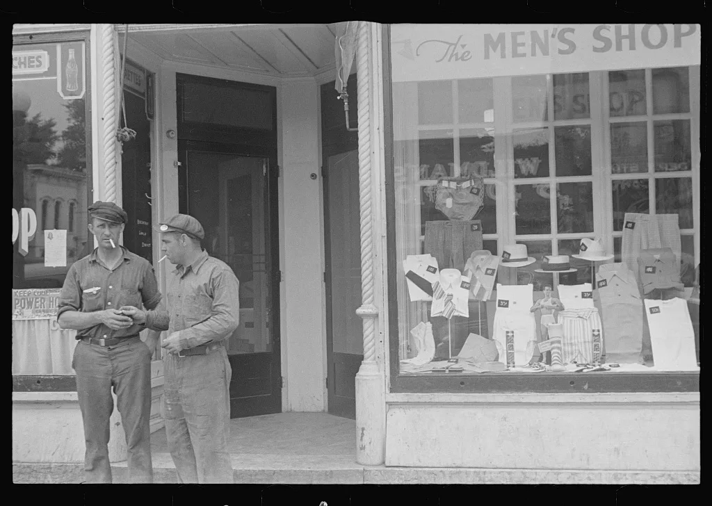 Street scene, Washington Court House, Ohio (see general caption), 1938