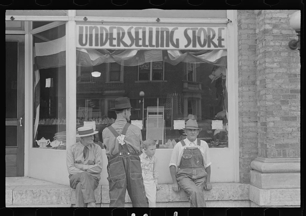 Saturday afternoon in London, Ohio, "the main street", 1938
