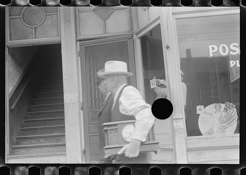 [Untitled photo, possibly related to: Post office, Plain City, Ohio], 1938