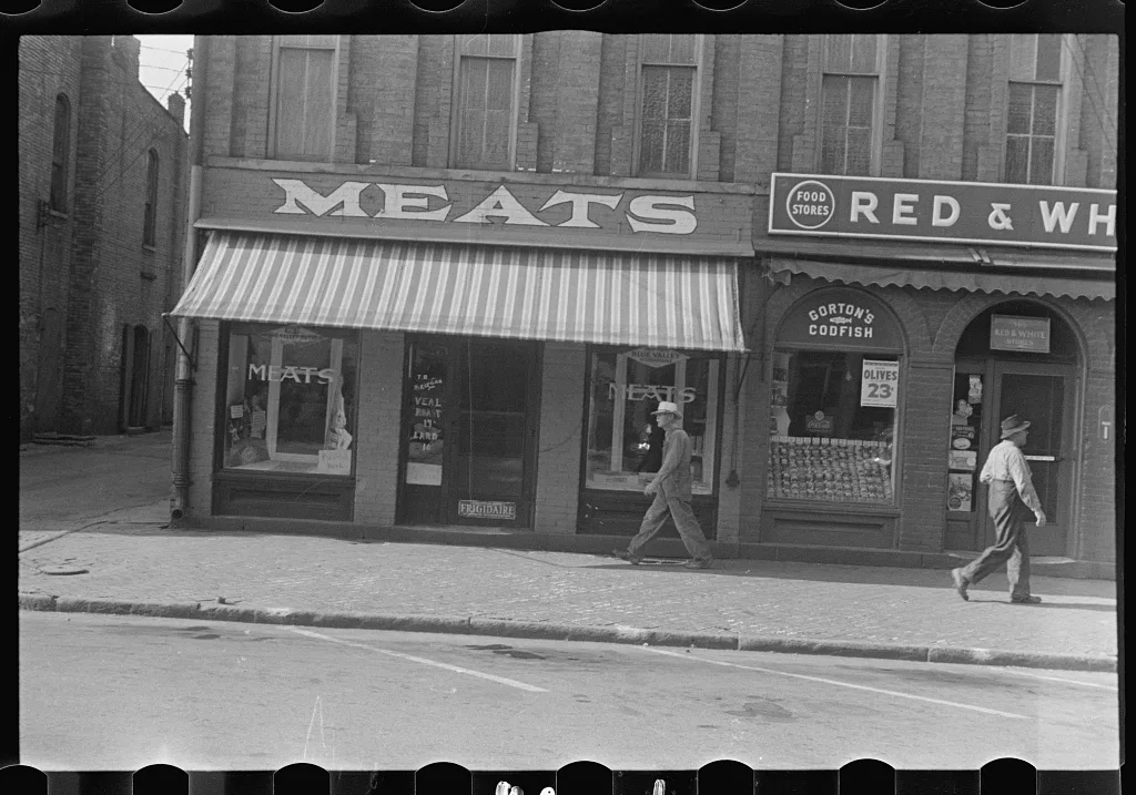 Street scene in Plain City. Ohio, 1938