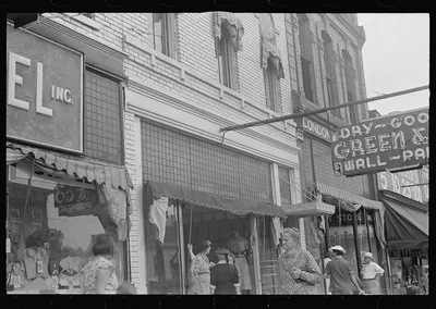 [Untitled photo, possibly related to: Saturday afternoon in London,…, Ohio, 1938