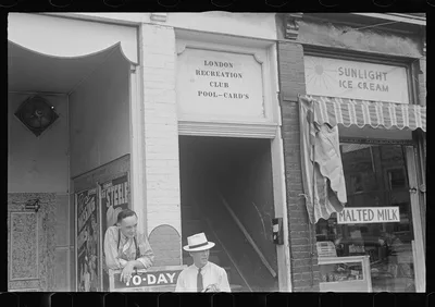Saturday afternoon in London, Ohio, "the main street", 1938