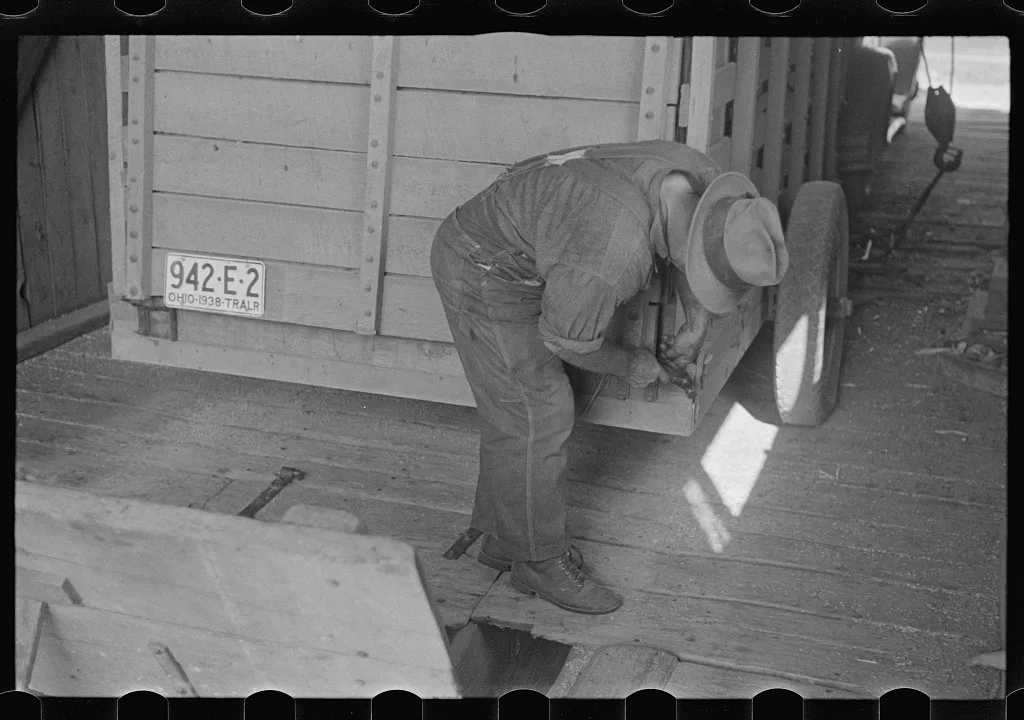 Truck repair, Plain City, Ohio, 1938