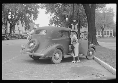Saturday afternoon in London, Ohio, "the main street", 1938