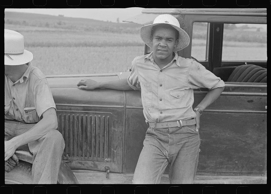 Mechanicsburg, Ohio. Harvest hand and helper on the Virgil Thaxton…, 1938