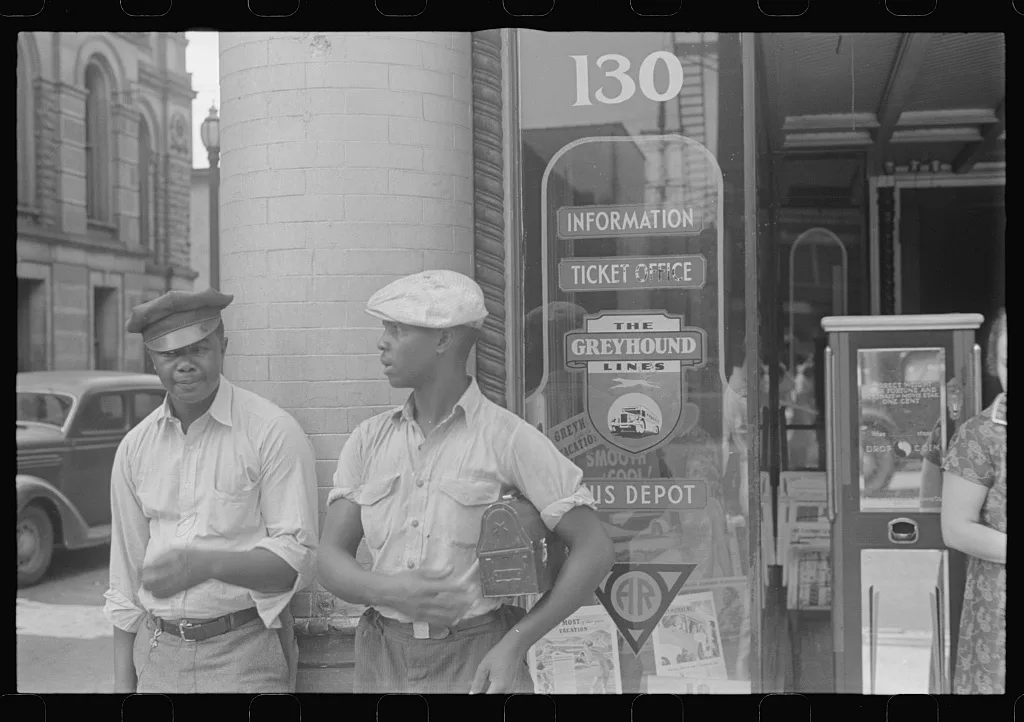 Bus station, Marion, Ohio, 1938