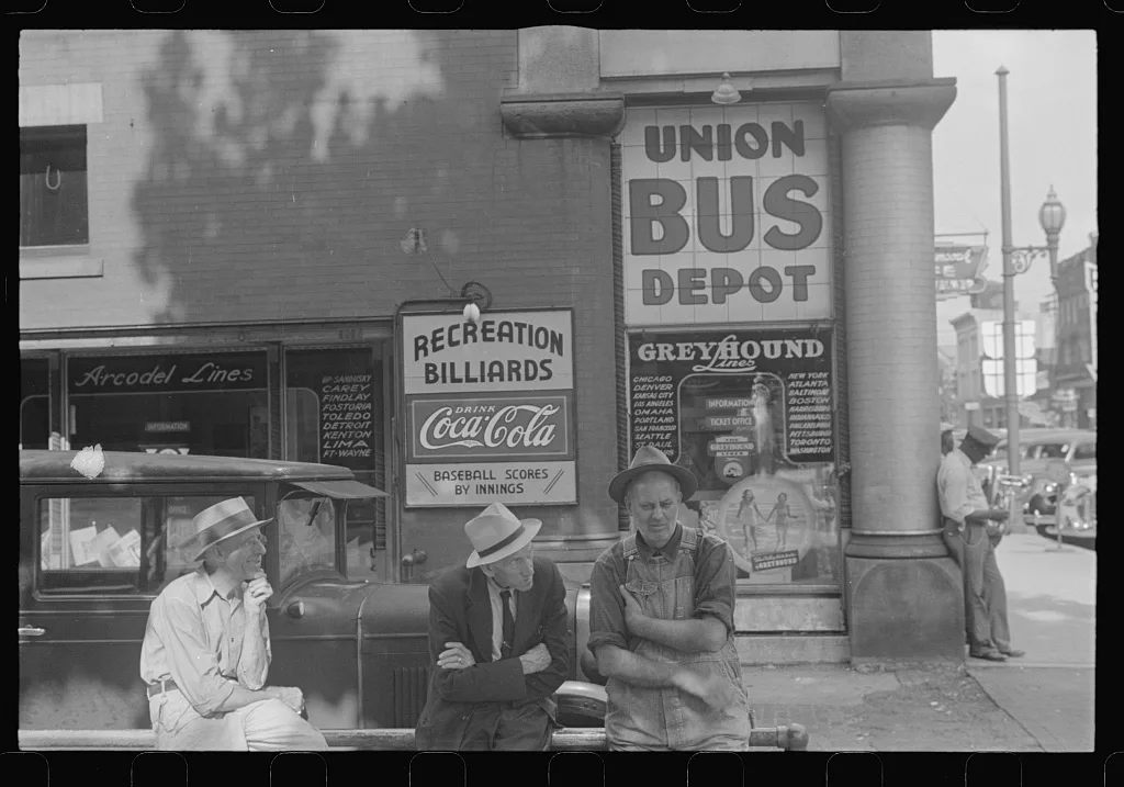 Bus station, Marion, Ohio, 1938