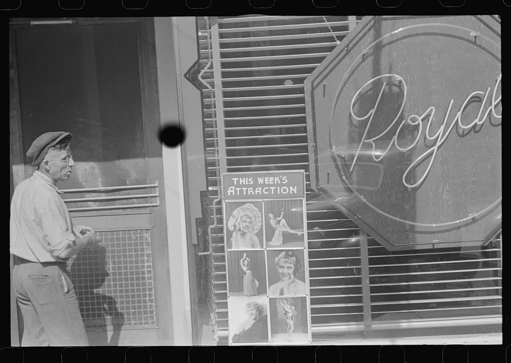 [Untitled photo, possibly related to: Saturday afternoon in London,…, Ohio, 1938
