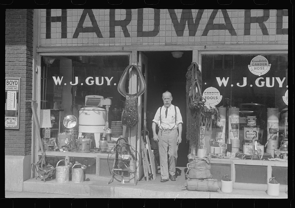 Hardware store, Marion, Ohio, 1938