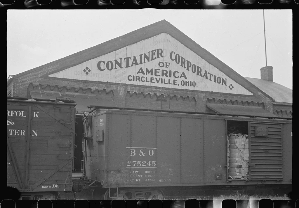 Container Corporation of America makes paper out of straw,…, Ohio, 1938